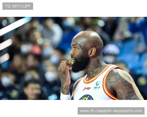 CBA常规赛激战山东男篮首节领先北京琼斯旱地拔葱暴力补扣惊艳全场